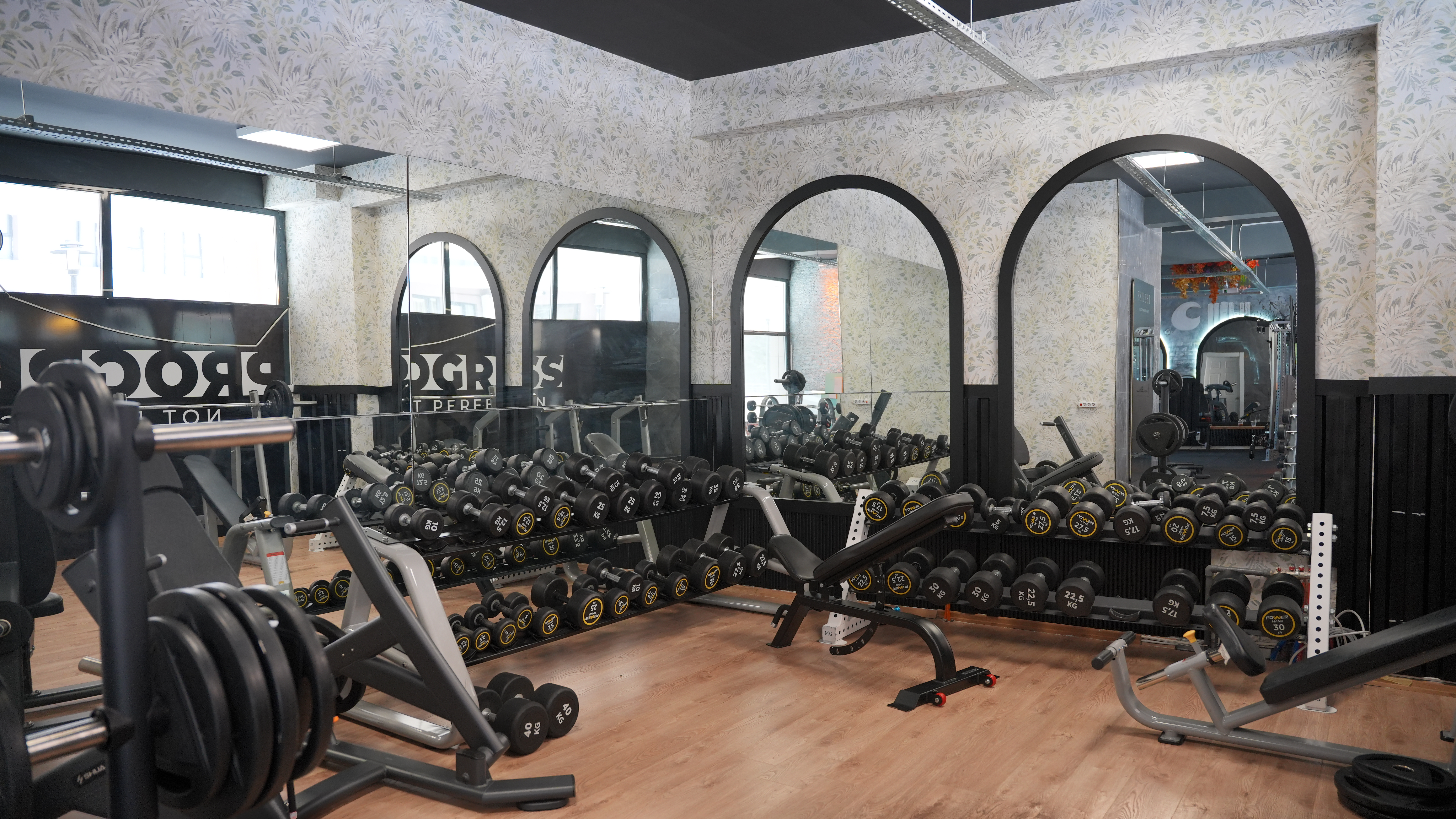 Atakent fitness club serbest ağırlık alanı